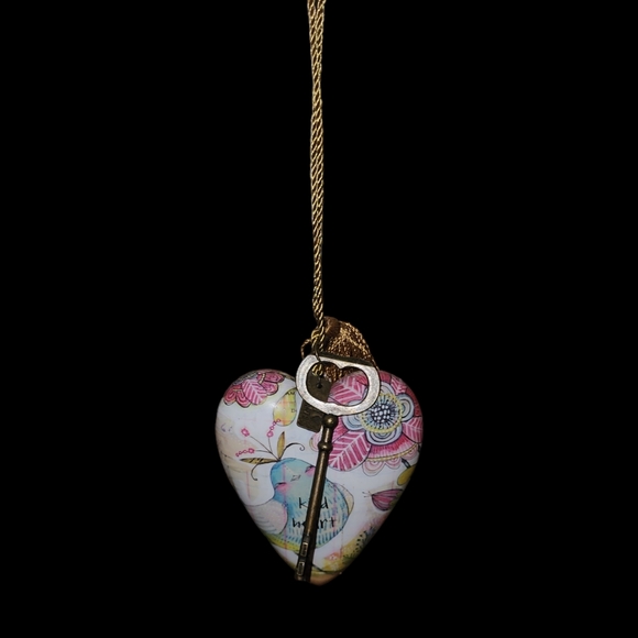 Kind in Heart Art Heart Sculpture - Picture 5 of 6